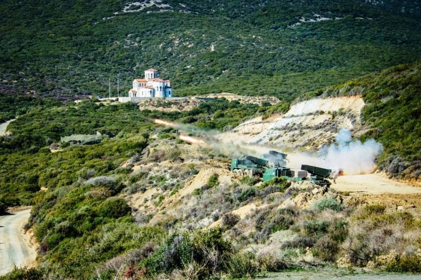 Εβρεξε φωτιά και ατσάλι στην Κομοτηνή από τις ασκήσεις πυροβολικού του  Δ’ ΣΣ (εικόνες)